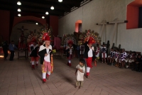 Miércoles 10 de agosto del 2016. San Juan Cancuc. Los danzantes de la comunidad Zoque bailan como invitados especiales durante las celebraciones patronales de San Lorenzo en esta comunidad de la etnia tsental.