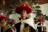 Miércoles 17 de agosto del 2016. Tuxtla Gutiérrez. La comunidad Zoque durante las celebraciones de San Roque y San Jacinto visitan las casas que comparten El Costumbre