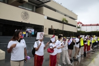 20261007. Tuxtla Estudiantes realizan una cadena humana bajo la lluvia para conmemorar el 7 de octubre del 2023 en Gaza.