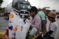 2026039. Tuxtla. Maestros bloquean las entradas a la ciudad en el segundo día del paro magisterial.