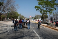 20240322. Tuxtla. Maestros de Chiapas bloquean las entradas de la capital de Chiapas para exigir cumplimientos de las demandas laborales y abrogación de las reformas educativas