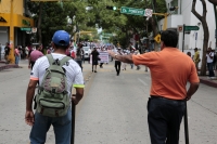 20240519. Tuxtla. Maestros dela CNTE en paro confrontan a la manifestación de simpatizantes de Xóchitl Gálvez durante la marcha de Marea Rosa