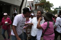 20240519. Tuxtla. Maestros dela CNTE en paro confrontan a la manifestación de simpatizantes de Xóchitl Gálvez durante la marcha de Marea Rosa