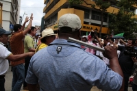 20240519. Tuxtla. Maestros dela CNTE en paro confrontan a la manifestación de simpatizantes de Xóchitl Gálvez durante la marcha de Marea Rosa