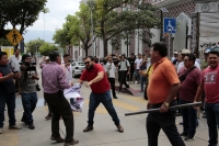 20240519. Tuxtla. Maestros dela CNTE en paro confrontan a la manifestación de simpatizantes de Xóchitl Gálvez durante la marcha de Marea Rosa