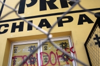 20240521. Tuxtla. Instalaciones de partidos políticos en Chiapas son atacados por maestros de la CNTE