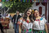 20250108. La Chuntá llena las calles de Chiapa de Corzo que se transfigura en un pueblo multicolor y de luz en esta noche al inicio de la Fiesta Grande de Enero.