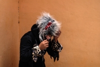 20260810. Chiapa de Corzo. Los Disfrazados bailan y dan vueltas alrededor de la pequeña iglesia ubicada en el cerro pedregoso que le da nombre a la comunidad de Nucatili
