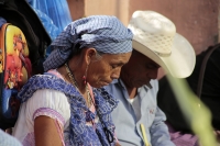 20260329. Tuxtla. Vendedoras de Aguacatenango venden Las Palmas en las iglesias de la ciudad.