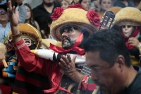 20260104. Chiapa de Corzo. Los Niños Parachicos recorren las calles para realizar la promesa de continuar con la herencia y tradición de la Fiesta Grande de Enero.
