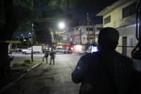 20241025. Tuxtla. Movilización de las fuerzas castrenses y policiacas después de la balacera de esta media noche en la 9 oriente norte de la ciudad.