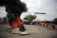 20240910. Tuxtla. Vecinos de Patria Nueva protestan en las obras del Libramiento Norte al verse afectados en el acceso principal a esta popular colonia.