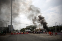 20240910. Tuxtla. Vecinos de Patria Nueva protestan en las obras del Libramiento Norte al verse afectados en el acceso principal a esta popular colonia.