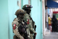 20250410. Tuxtla. Fuerte movilización policiaca en el lado poniente de la ciudad. Varios detenidos en casa-habitación en la 7ª poniente.