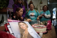 20240822. Tuxtla. Familiares ya amigos conmemoran el cumpleaños de la victima de feminicidio Paulina en Chiapas