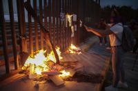 20241028. Tuxtla. La muerte de la pequeña vendedora de turuletes provoca manifestaciones en las instalaciones de la FG de Chiapas