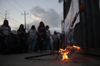 20241028. Tuxtla. La muerte de la pequeña vendedora de turuletes provoca manifestaciones en las instalaciones de la FG de Chiapas