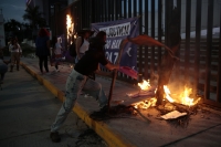 20241028. Tuxtla. La muerte de la pequeña vendedora de turuletes provoca manifestaciones en las instalaciones de la FG de Chiapas