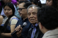 20251118. Tuxtla. Juan Hernández (CI74) y los representantes del Congreso Indígena entregan el documento de acuerdos ante la LXVIII Legislatura de Chiapas.