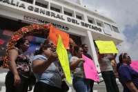 20261021. Tuxtla. Una familia denuncia en la Fiscalía General de Chiapas como una hija encontró a su madre asesinada por su padre en Chiapilla.