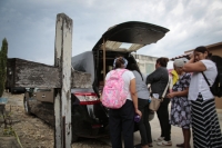 20251025. Tuxtla. José Manuel, hijo de una Madre Buscadora es llevado al panteón ejidal al oriente de la ciudad después de ser localizado en el SEMEFO de la capital de Chiapas.