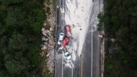 20261017. SCLC. Un tráiler se involucra en choque en la carretera a San Cristóbal de las Casas dejando al menos dos personas sin vida y varios lesionados.