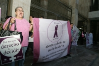 Después de que el Congreso de Chiapas aprobó este medio día la Ley Anti-aborto y de las protestas de organizaciones feministas, los diputados decidieron suspender las actividades y las comparecencias de los funcionarios estatales en la glosa del informe d