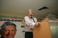 Tuxtla Gutiérrez, 1 de diciembre. Andrés Manuel López Obrador durante al reunión que sostiene con simpatizantes en la 3era reunión de evaluación de los comités municipales del Gobierno Legitimo y del Nuevo Proyecto Alternativo de Nación