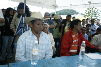 Los campesinos militantes de la OCEZ CNPA Región Carranza se reunieron la mañana de este miércoles en la segunda mesa de negociación en la Plaza de la Paz en la ciudad de San Cristóbal de las Casas, en esta mesa asistió José Santos quien resultara herido 