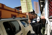 Organizaciones sociales que protestan en contra de las empresas mineras canadienses en Chiapas, se manifestaron en la ciudad de San Cristóbal de las Casas para tratar de entrevistarse con la Gobernadora General de Canadá durante su visita a este estado de