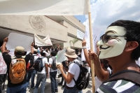 Martes 29 de mayo del 2012. Tuxtla Gutiérrez, Chiapas. Infiltrados y desmanes de jóvenes ajenos al movimiento #132 este medio día en la capital del estado.