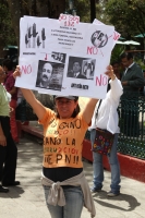 Domingo 22 de julio del 2012.. San Cristóbal de las Casas, Chiapas. Manifestantes del movimiento •132 realizan un mitin en la Plaza de la Paz para protestar posteriormente en las instalaciones de la Ex Maquiladora donde se construirá un nuevo Soriana en e