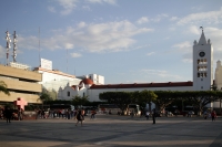 Miércoles 25 de noviembre del 2020. Tuxtla Gutiérrez.  La cruz conmemorativa en contra de la violencia de las mujeres instalada en la Plaza Central de la ciudad por las integrantes de los grupos feministas
