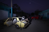 Domingo 5 de febrero del 2012. Disturbios por control de la Cerveza en la Costa. Tonalá, Chiapas. Habitantes de las pescaderías Tres Picos protagonizaron varios enfrentamientos durante el sábado y domingo de este fin de semana por el control de la distrib