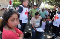 Viernes 9 de marzo del 2018. Tuxtla Gutiérrez. Una persona enferma y con ataques epilépticos se desvanece en la plaza central luego de caminar desde la casa de gobierno para exigir que le sean devueltas las prestaciones de salud.