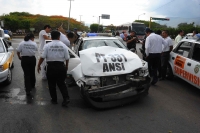 Martes 14 de junio. Foto/Alex Estrada. Dos patrullas del ayuntamiento de la ciudad de Tuxtla Gutiérrez se ven involucradas en un accidente de tránsito en una de las arterias de la capital chiapaneca.