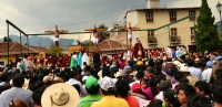 Viernes 6 de abril del 2012. La representación del vía crucis en el barrio De Mexicanos en SCLC.