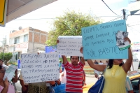 Jueves 2 de junio. Colonos de la Bienestar Social marchan y se manifiestan el as instalaciones de la CFE en el centro de la ciudad para protestar por las altas tarifas que se han venido cobrando y anuncian que dejaran de realizar los pagos y los adeudos.