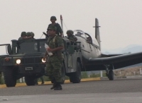 Susana Solís/Aterriza de emergencia avioneta militar.