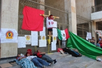 Domingo 18 de marzo del 2012. Se crucifica la Cocyp. Foto/Mario Mtz. (baja resolución).