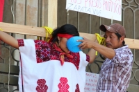 Domingo 18 de marzo del 2012. Se crucifica la Cocyp. Foto/Mario Mtz. (baja resolución).