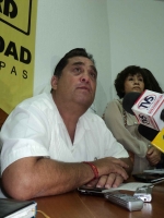 Miércoles 1 de agosto del 2012. Tuxtla Gutiérrez, Chiapas. Luis Raquel Cal y Mayor durante la conferencia de esta mañana en las instalaciones del PRD chiapaneco habla sobre la pugna que la dirigencia nacional mantiene con los militantes estatales.
