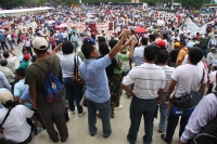 Viernes 10 de junio. Maestros del CNTE en Chiapas realizan una movilización por las avenidas de la ciudad de Tuxtla Gutiérrez este medio día dejando sin tráfico vehicular la Avenida Central y realizando un mitin en la plaza central de esta ciudad.