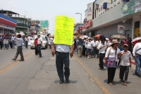 Viernes 10 de junio. Maestros del CNTE en Chiapas realizan una movilización por las avenidas de la ciudad de Tuxtla Gutiérrez este medio día dejando sin tráfico vehicular la Avenida Central y realizando un mitin en la plaza central de esta ciudad.
