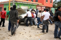 Jueves 6 de cotubre 2011. Con “guerra” organizaciones se disputan un predio