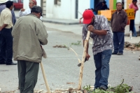 Jueves 6 de cotubre 2011. Con “guerra” organizaciones se disputan un predio