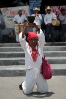 Lunes 10 de junio del 2019. #Tuxtla Gutiérrez. Danzantes #tradicionales del municipio de Rayón, Chiapas realizan la ceremonia de “El David y el Goliat” para exigir descuentos del 90% de los adeudos y tarifas ante #CFE