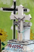 Jueves 1 de noviembre del 2012. Tuxtla Gutiérrez, Chiapas. Los panteones y sus tumbas presentan un reflejo cabal de la personalidad de los pueblos que los alberga, las historias de sus gentes y su paso por su devenir esta presente en cada uno de sus entie