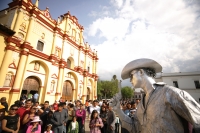 EL VAQUERO COSMICO EN LA PLAZA DE LA PAZ EN SAN CRISTOBAL