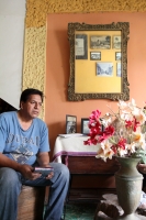 Martes 5 de agosto del 2014. Tuxtla Guti�rrez. Platicando con Sergio de la Cruz en el d�a internacional de los pueblos ind�genas.